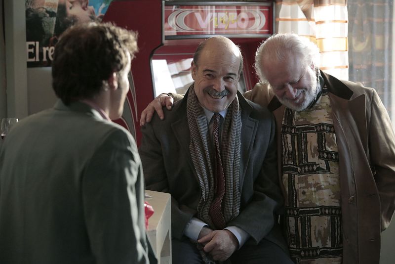 Cuéntame cómo pasó - Olmedilla y Miguel con Cruz