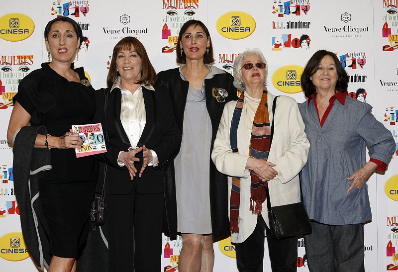 ROSSY DE PALMA, CARMEN MAURA, MARIA BARRANCO, CHUS LAMPREABE Y JULIETA SERRANO