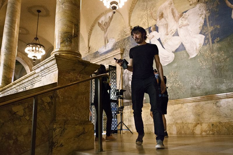 Una escalera decorada