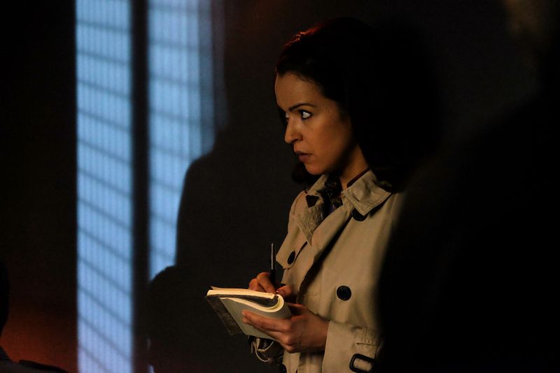 Clara busca al asesino de la mirilla