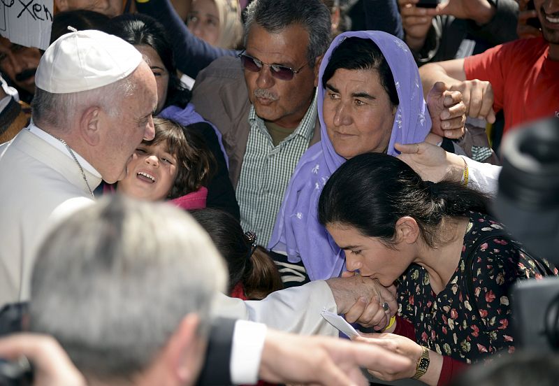 El papa Francisco implora desde Lesbos una solución para los refugiados