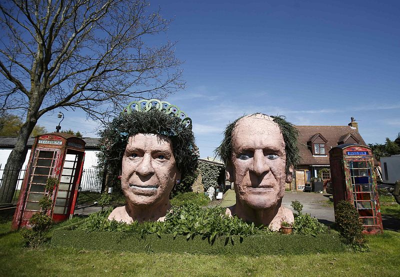 La reina Isabel y el príncipe Felipe, pareja de terracota