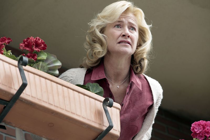 Cuéntame cómo pasó - Mercedes le pide a Paquita que llame a la policía