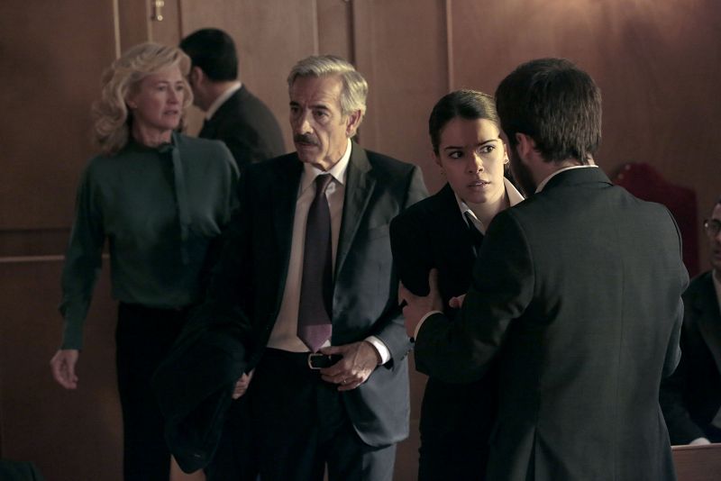 Cuéntame cómo pasó - Carlos retiene a Julia