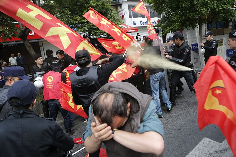 Día del Trabajo en Estambul: gas pimienta contra banderas