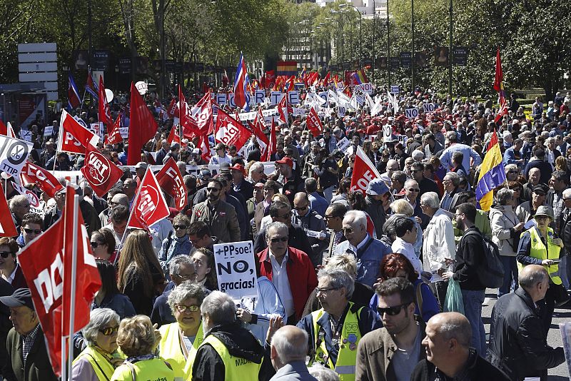 Miles de personas participan en la manifestación de Madrid del 1 de mayo