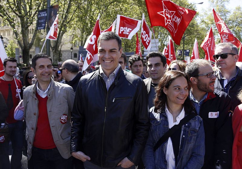  El líder del PSOE, Pedro Sánchez, acompañado por la secretaria general del PSM, Sara Hernández, en Madrid