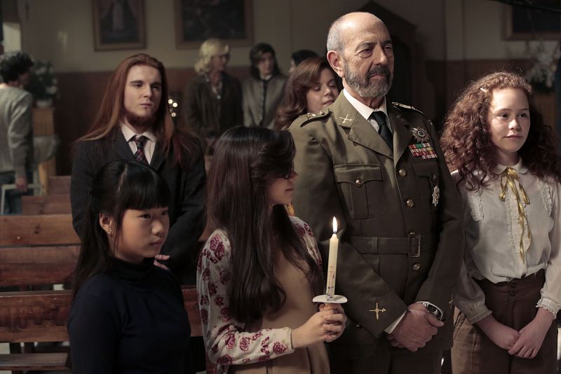 Cuéntame cómo pasó - Gala, con su abuelo y sus amigas