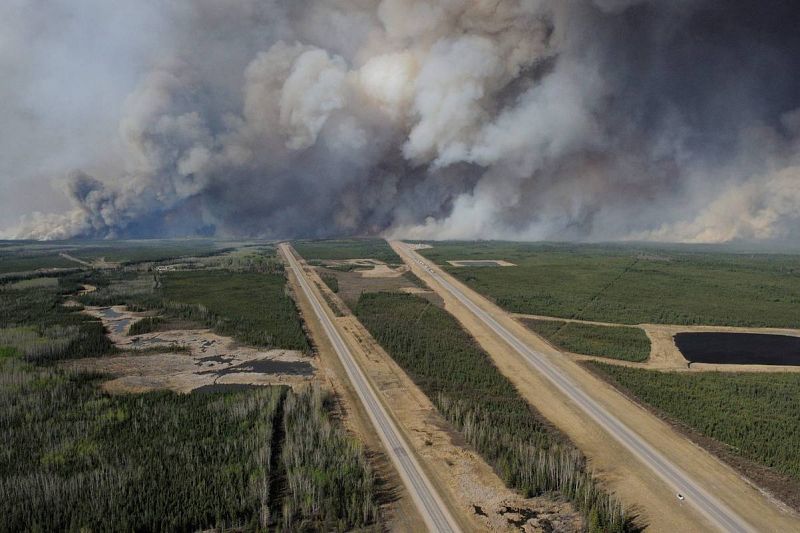 Las imágenes del devastador incendio en Canadá 1