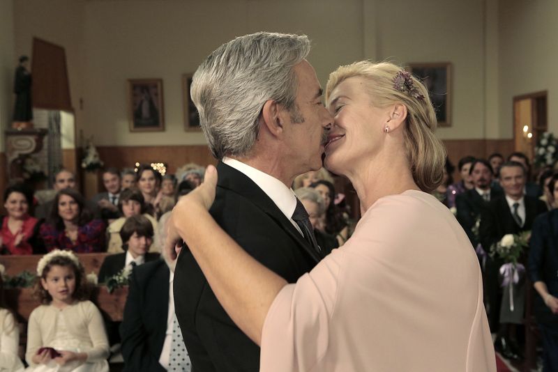 Cuéntame cómo pasó - Antonio y Mercedes se vuelven a casar