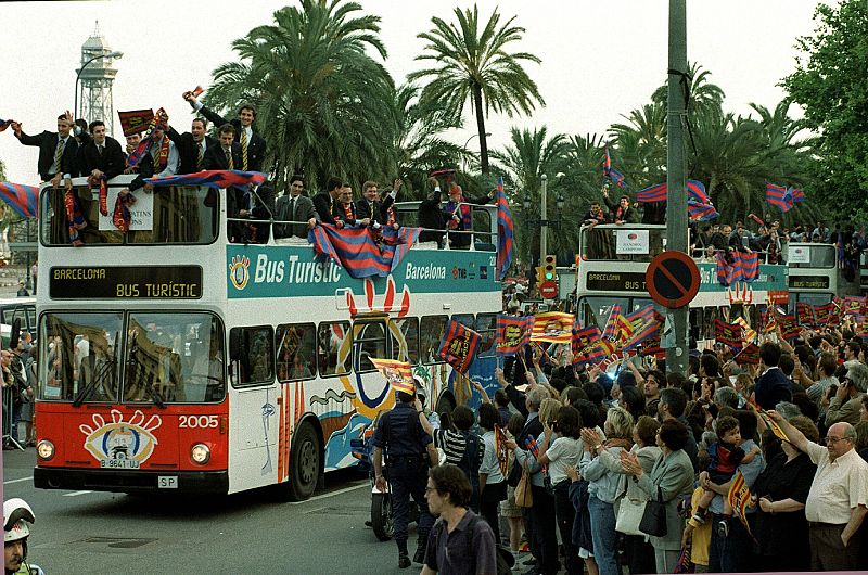 Las secciones de fútbol, baloncesto, balonmano y hockey del FC Barcelona celebran los títulos de Liga (1999).