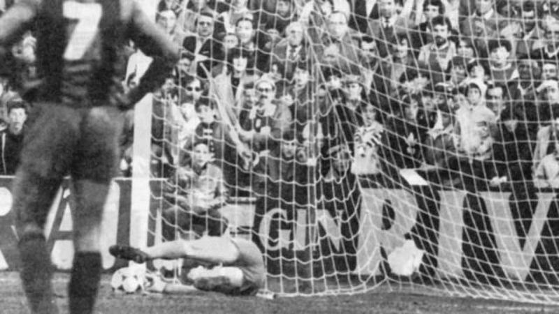 Un penalti señalado contra el Barça en el minuto 88 podía retrasar el título. Urruti paró el lanzamiento de "Mágico" González y el Barça se proclamó campeón once años después del último triunfo. Urruti entraba a formar parte de la historia mítica del