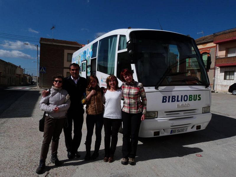 Con Esmeralda y Fernando, del bibliobús de Segovia