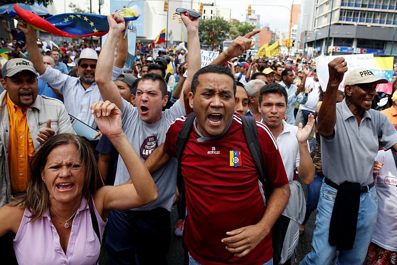 La oposición al presidente Maduro se manifiesta en Caracas para pedir la celebración de un referéndum revocatorio