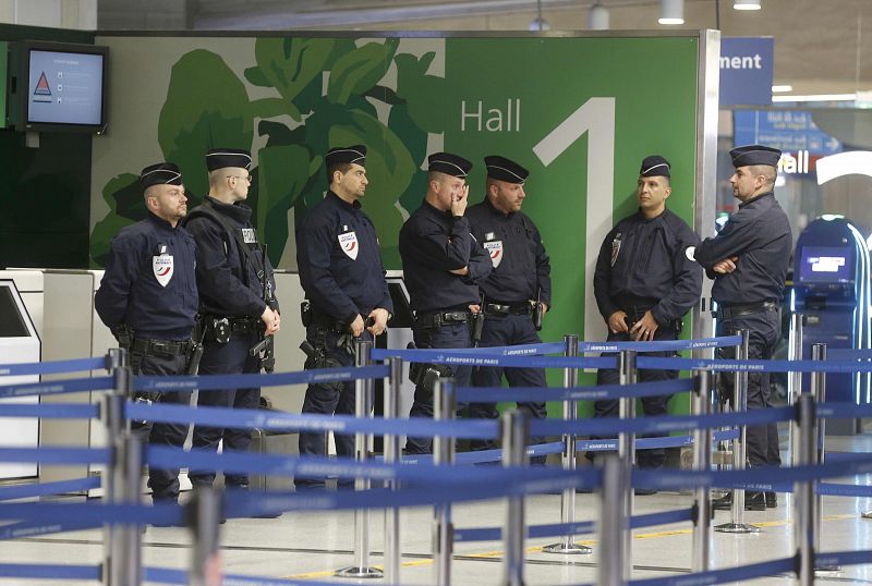 Dispositivo de seguridad en el aeropuerto parisino Charles de Gaulle