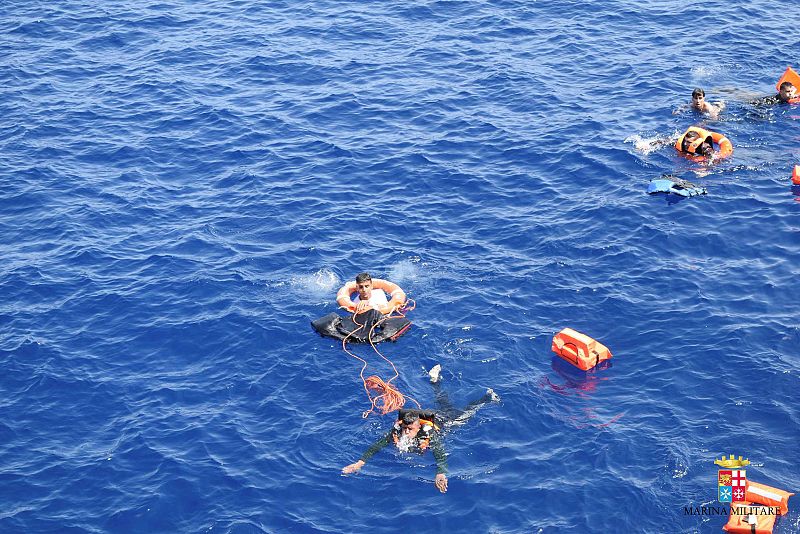 En torno a medio millar de inmigrantes han podido ser rescatados de las aguas del Mediterráneo