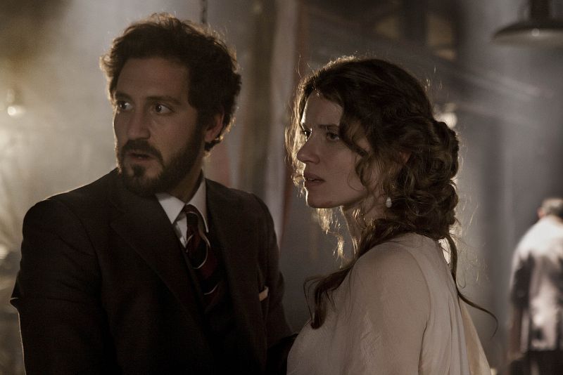 Blanca y Cristóbal asustados por los acontecimientos