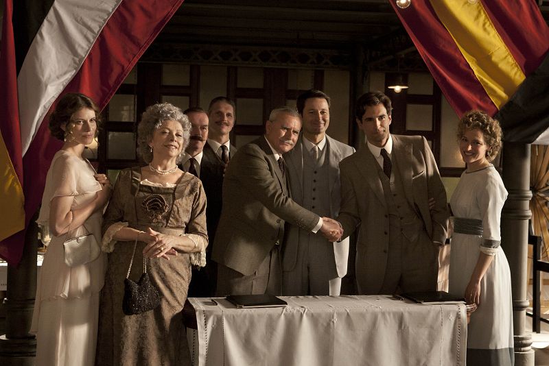 Todos posan para los periodistas allí presentes