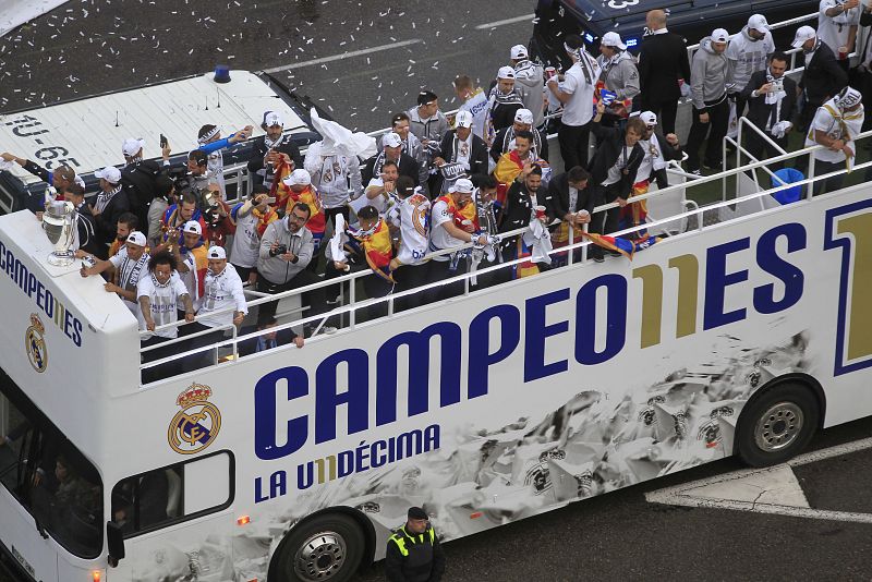 Los jugadores del Real Madrid a su llegada a la fuente de Cibeles