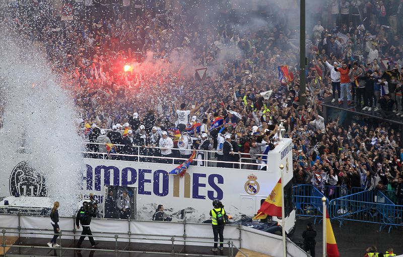 Los jugadores del Real Madrid a su llegada a la fuente de Cibeles