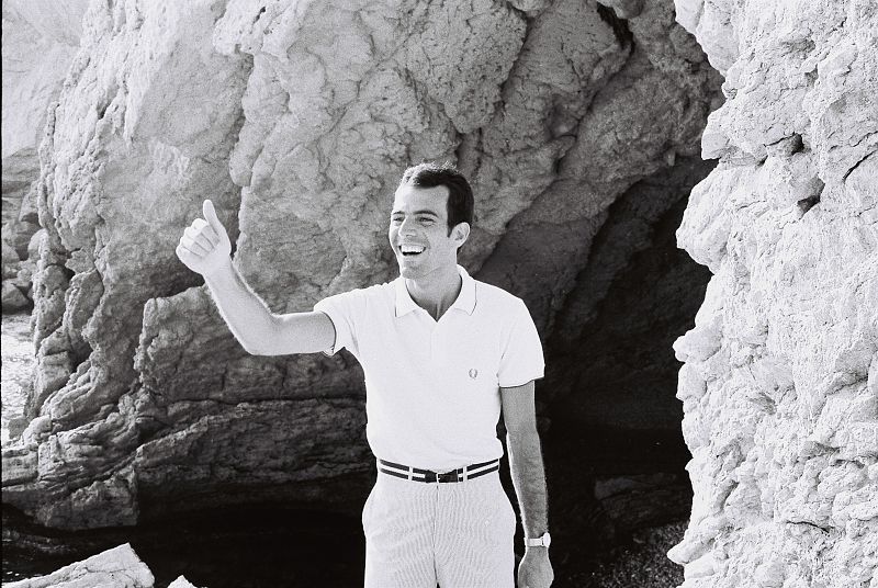 Un jovencísimo Julio Iglesias, en la Costa Brava
