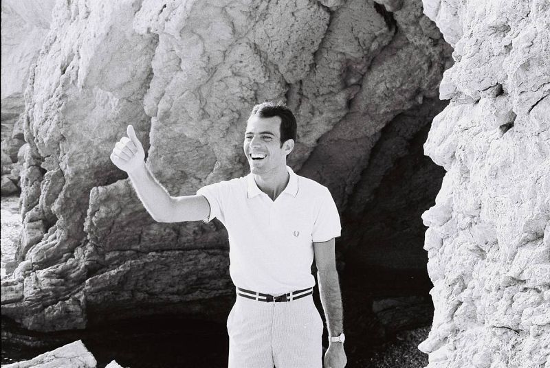  Un jovencísimo Julio Iglesias, en la Costa Brava