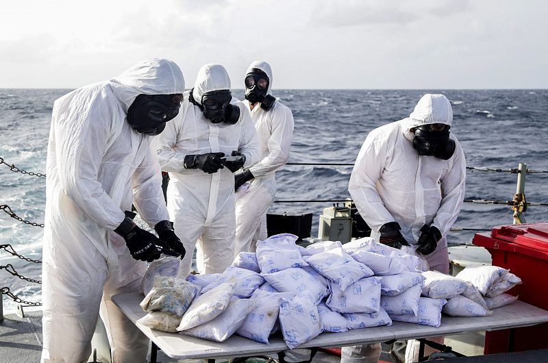 LA MARINA AUSTRALIANA DESTRUYE HEROINA CONFISCADA EN LA COSTA AFRICANA