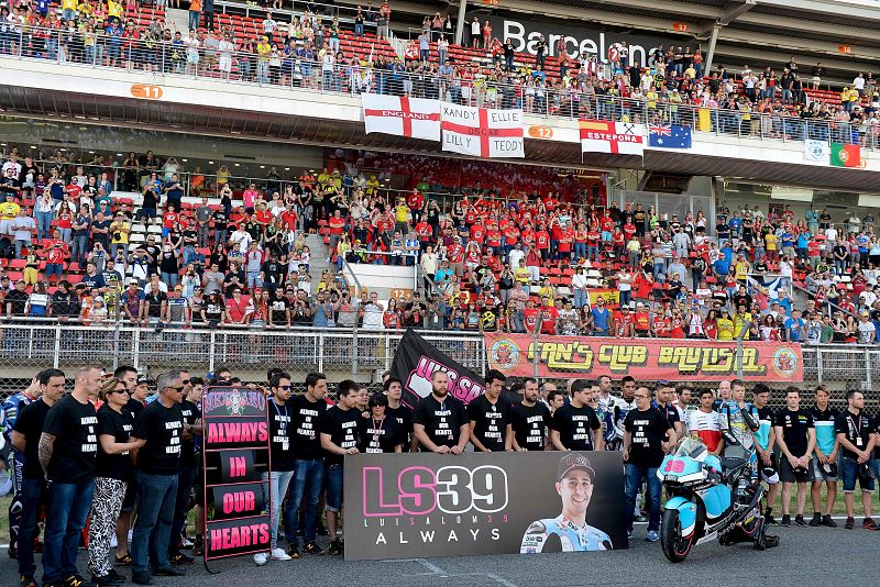 Todo el 'paddock' ha guardado un minuto de silencio antes de la carrera de Moto3 por la memoria de Salom.