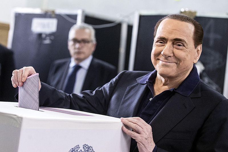 Berlusconi, hospitalizado por problemas de corazón