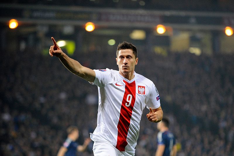 Lewandowski, una estrella solitaria en Polonia