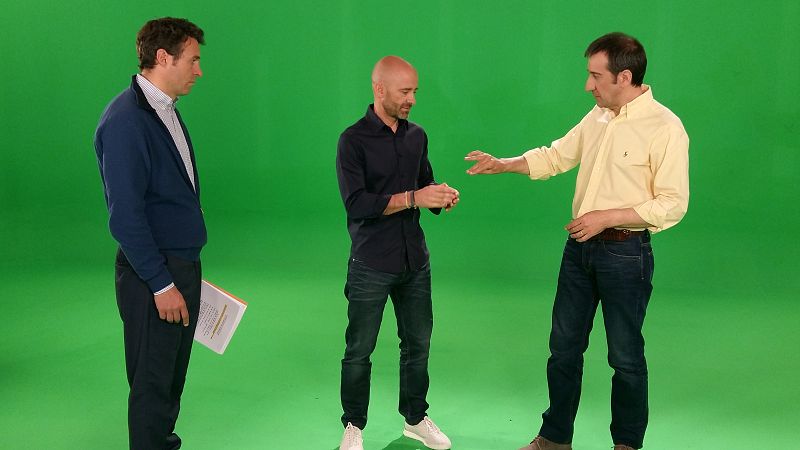 Antonio Lobato junto al director del programa, Juanan Villanueva, y el mago Luis Boyano.