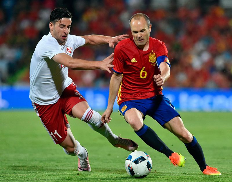 Iniesta, el líder sin ruido de la bicampeona