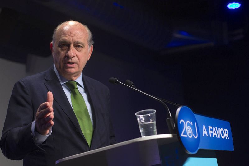 El ministro Jorge Fernández Díaz inicia la campaña en Barcelona