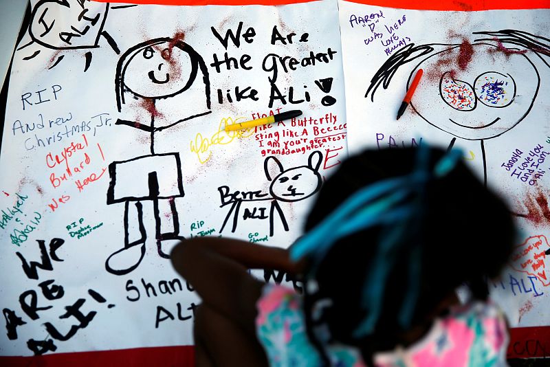 En la casa de Muhammad Ali en Louisville se pueden ver dibujos de niños en su recuerdo.