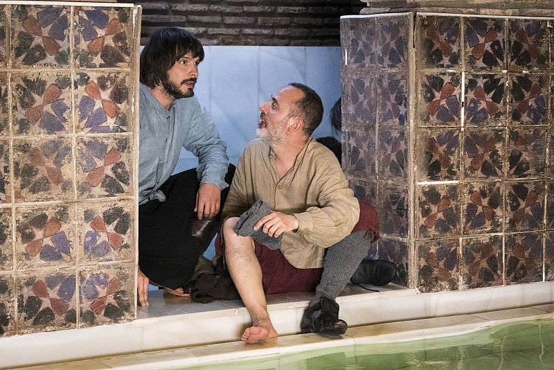 Águila Roja - Gonzalo y Sátur, en las termas