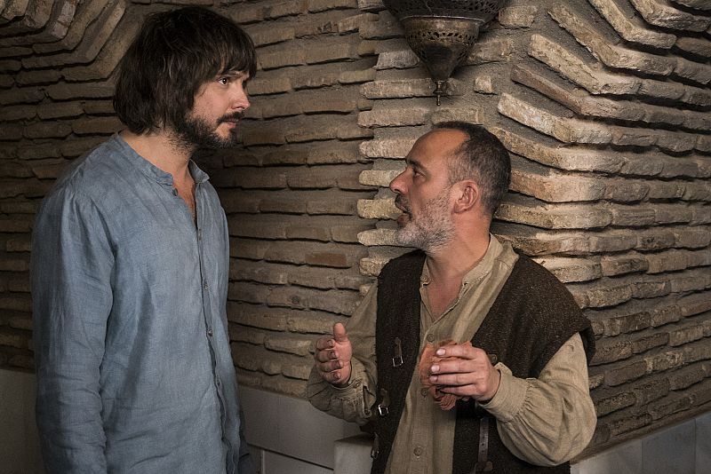 Águila Roja - Gonzalo y Sátur, en las termas