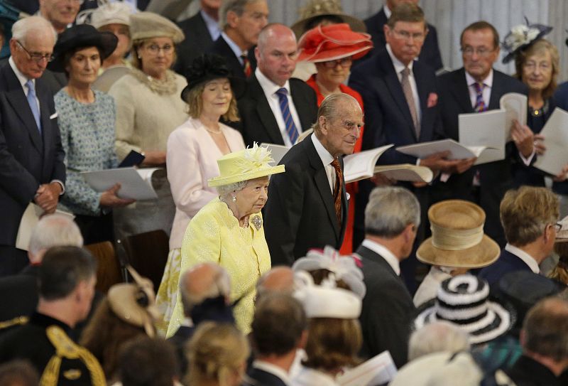 La reina asiste al oficio por su 90 cumpleaños en la catedral de San Pablo