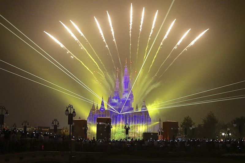 Disney abre su primer parque temático en China