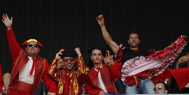 Aficionados españoles antes del España-Turquía