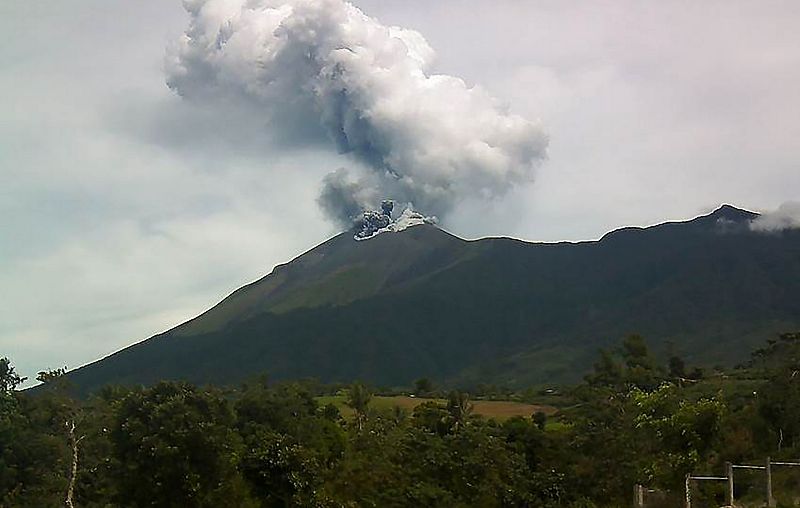 El volcán Canlaón entra en erupción