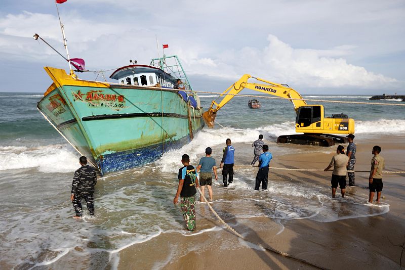 Sri Lankan refugees heading to Australia arrive in Indonesia