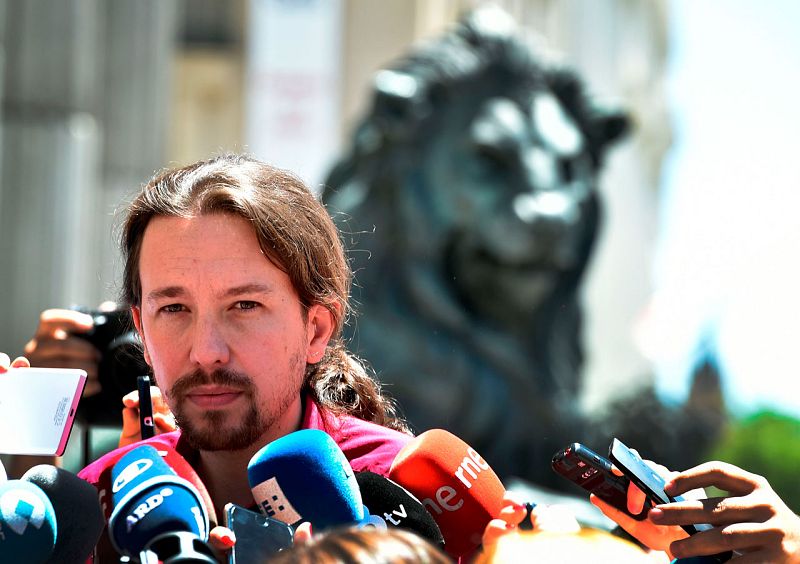 Iglesias atiende a los medios tras un fin de semana sin actos