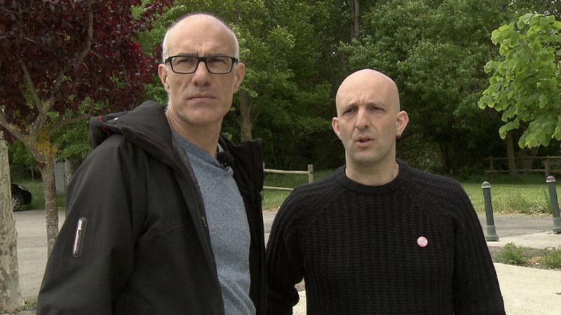 A la derecha Iker Aramendia de la Asociación Yesa No.