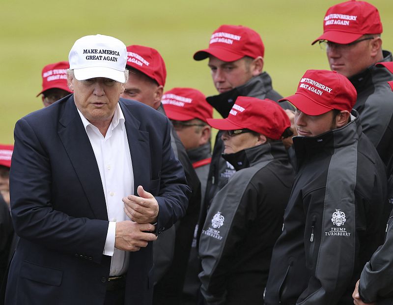 El virtual candidato republicano a la presidencia de EEUU, Donald Trump, defensor de la salida del Reino Unido de la Unión Europea, visita Escocia para inaugurar el lujoso complejo de golf entre fuertes medidas de seguridad.