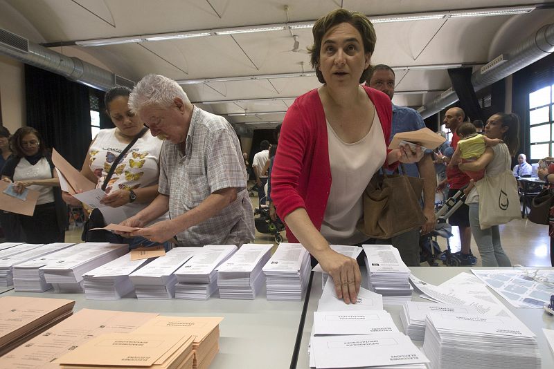 ARTUR MAS VOTA EN BARCELONA