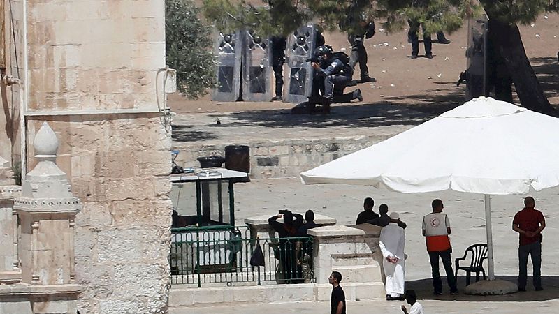Enfrentamientos en la Explanada de las Mezquitas de Jerusalén, el 27 de junio de 2016. Foto: AFP PHOTO / THOMAS COEX
