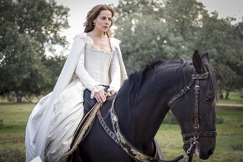 Águila Roja - Lucrecia, vestida de novia