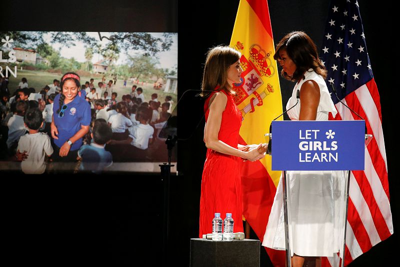 La reina Letizia apoya a Michelle Obama en su programa 'Let Girls Learn'