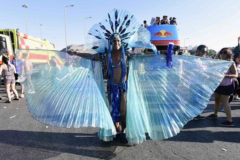 Miles de personas participan en la marcha del Orgullo LGTB de Madrid