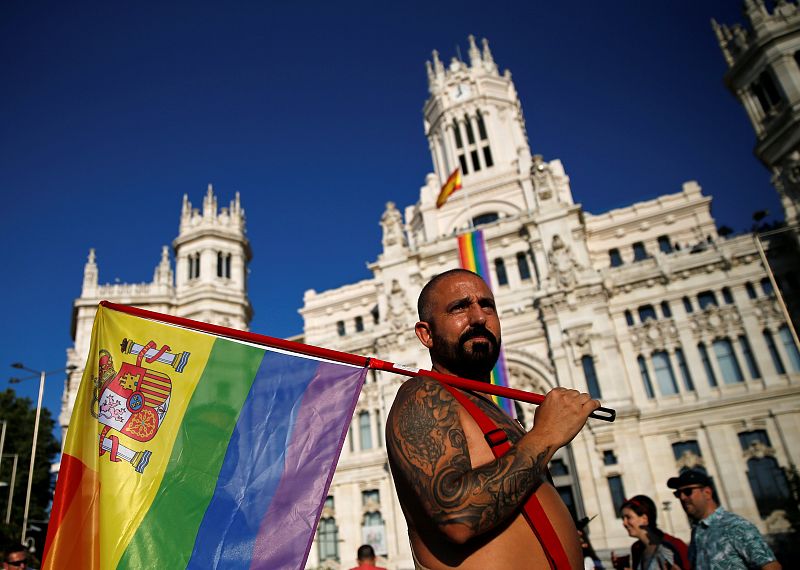 Miles de personas participan en la marcha del Orgullo LGTB de Madrid